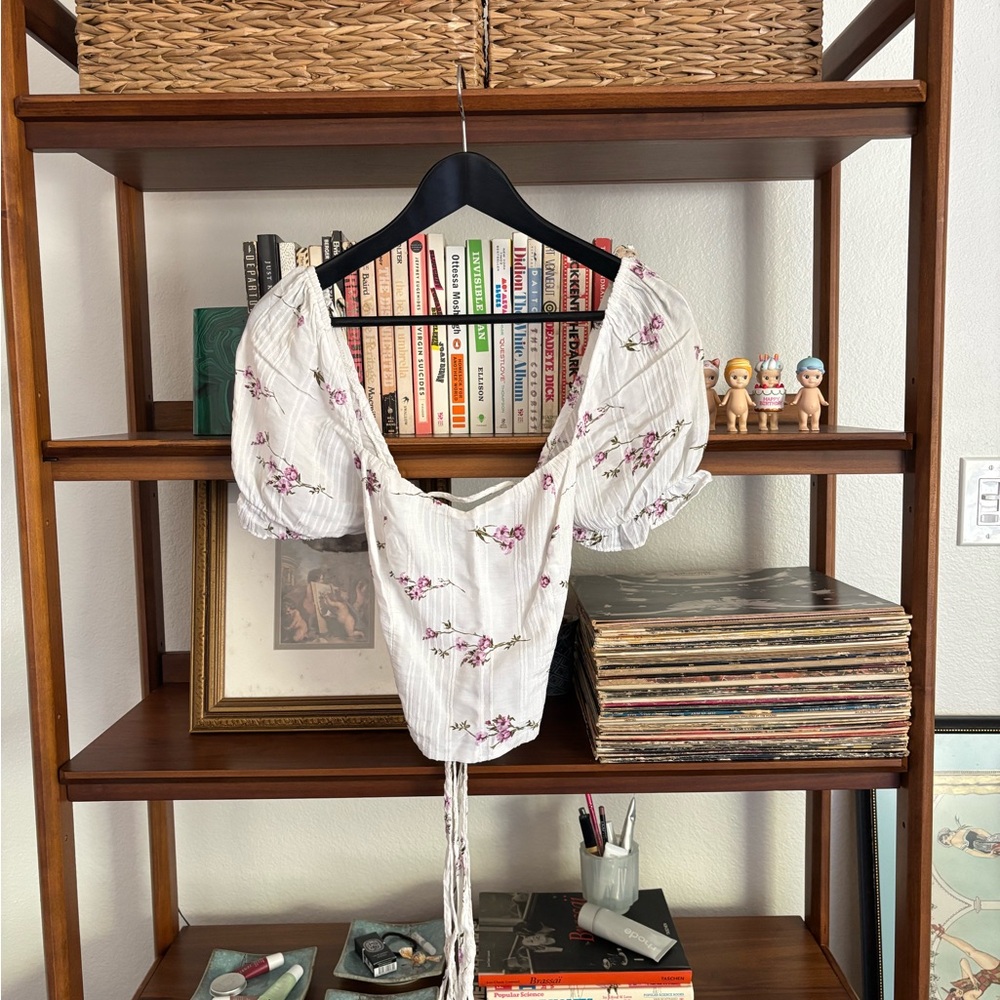 Urban Outfitters White Puff-Sleeve Tie-Front Floral Crop Top